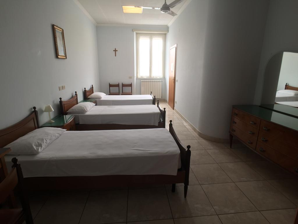 Отель Casa Religiosa Per Ferie Ancelle Del Santuario Рим Экстерьер фото