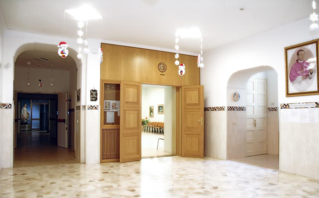 Отель Casa Religiosa Per Ferie Ancelle Del Santuario Рим Экстерьер фото
